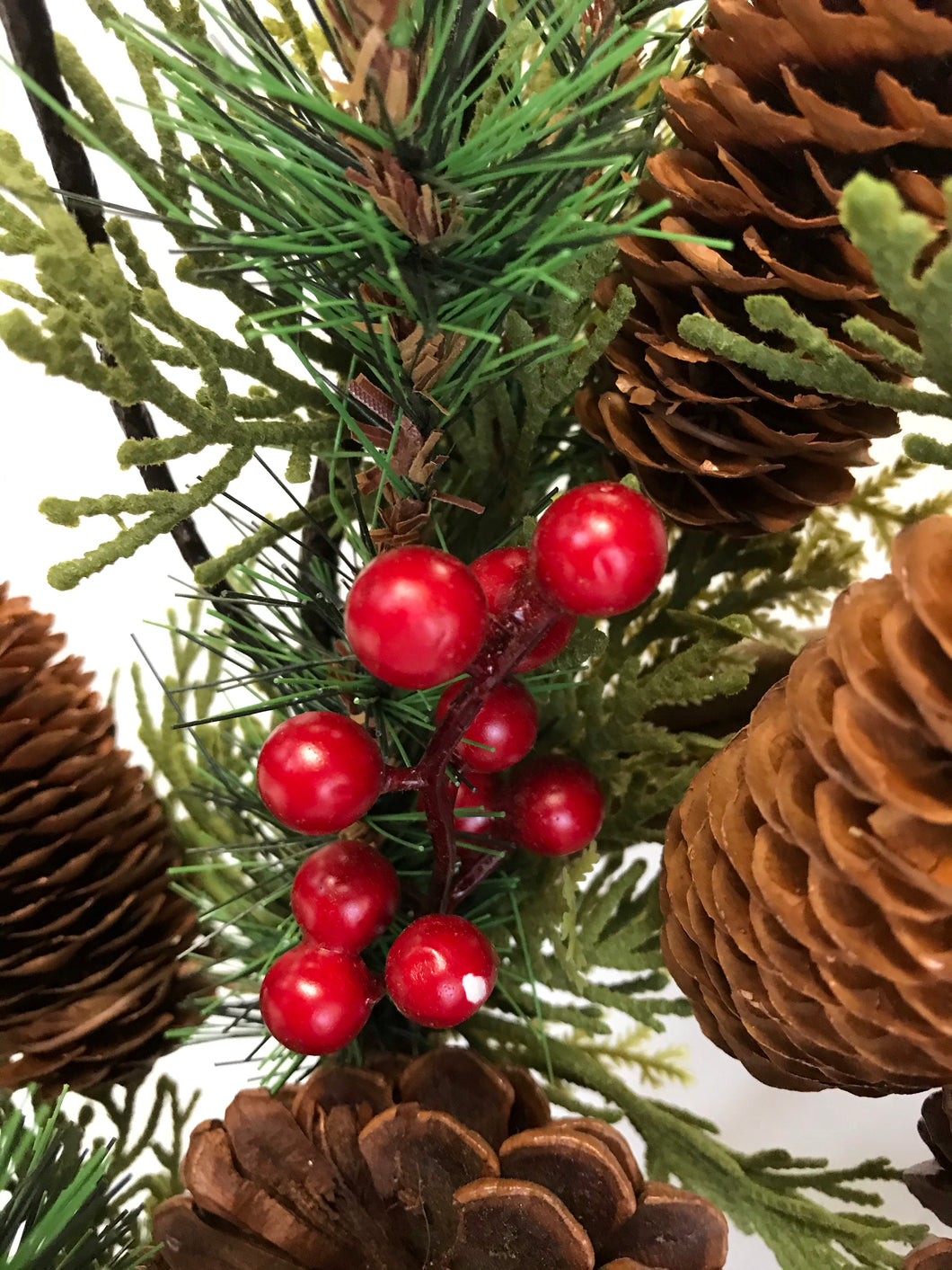 24” Wreath - Red Bell, Berry, Pine
